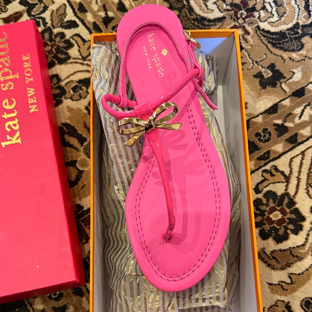 Kate Spade bright Pink leather T-strap Sandals with Gold Bow NIB